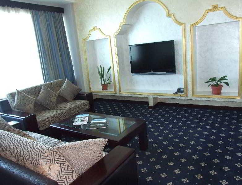 Royal Palace Hotel Alma-Ata Rum bild